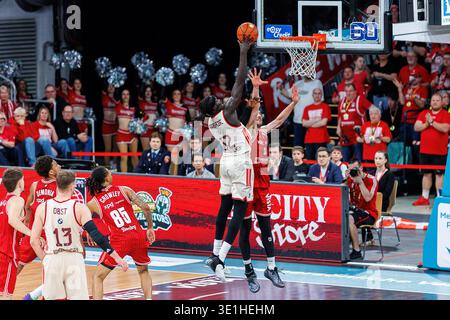 Wenyen Gabriel (FC Bayern München Basketball, #32), Daniel Keppeler (BMA365 Bamberg Baskets, #31), BMA365 Bamberg Baskets vs. FC Bayern München Basketball, Basketball, easyCredit BBL, 24. Spieltag, 15.03.2026 Foto: Eibner-Pressefoto/Guener Santemiz Stockfoto