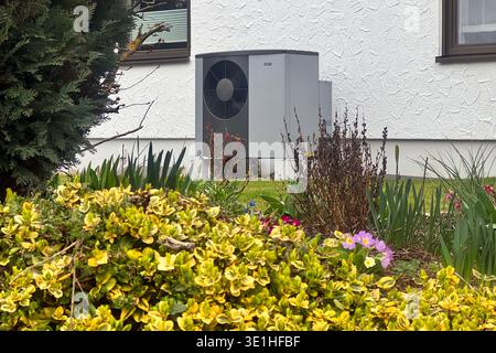 Themenfoto Wärmepumpe. Wärmepumpe in einem Einfamilienhaus in Baden-Wrttemberg, SVEN SIMON Photo Agency GmbH & Co. Pressefoto KG # Prinzess-Luise-Str. 41 # 45479 Mühlheim / Ruhr # Tel. 0208/9413250 # Fax. 0208/9413260 # GLS Bank # BLZ 430 609 67 # Stockfoto