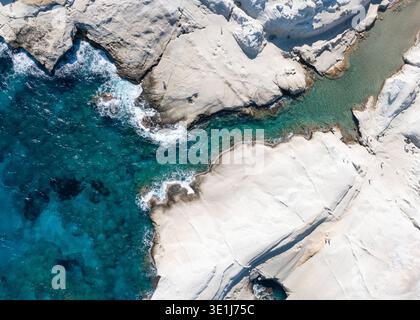 Weiße Kreidefelsen in Sarakiniko, Insel Milos, Kykladen, Griechenland Stockfoto