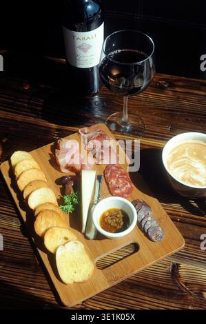Charcuterie Board in Apothecary, Austin, Texas, 29. März 2010. (Foto: John Anderson/The Austin Chronicle) Stockfoto