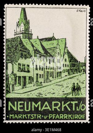 Albert Reich (1881–1942) war ein deutscher Maler und Illustrator, der für grafische Darstellungen bayerischer Städte in gedruckten Werbetafeln bekannt war. Das Archivfoto zeigt eine Reklamemarke von Reich aus dem Jahr 1912 mit der Marktstraße und der Pfarrkirche in Neumarkt in der Oberpfalz. Der historische Fotodruck bewahrt das gedruckte Werbetetikett, das das Wahrzeichen der Straße und Kirche dokumentiert. Stockfoto
