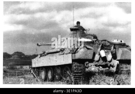 WW2 Schwarzweiß Foto Ein deutscher Pantherpanzer an der Ostfront 1943 Stockfoto