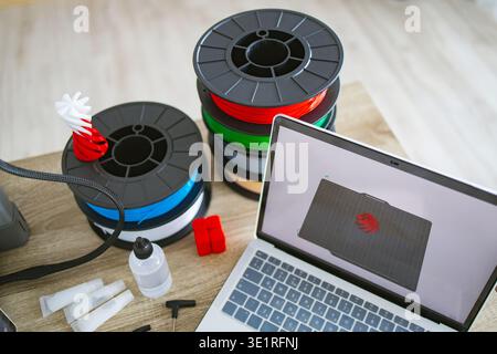3D-Druckeinrichtung und Materialien Stockfoto