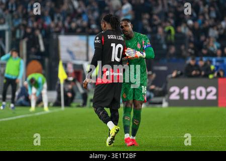 Rafael Leao und Mike Maignan vom AC Milan während des Enilive-Spiels der SS Lazio gegen AC Milan am 15. März 2026 in Rom, Stockfoto