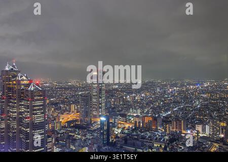 Nachtansicht auf Tokio von der Aussichtsplattform des Regierungsgebäudes Tokio Stockfoto