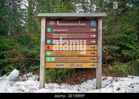 Wegweiser im Nationalpark Bayerischer Wald, Bayerischer Wald, Bayern, Deutschland Stockfoto