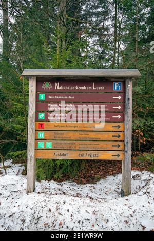 Wegweiser im Nationalpark Bayerischer Wald, Bayerischer Wald, Bayern, Deutschland Stockfoto