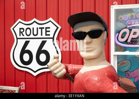 Fiberglas-Figur vor der Pink Elephant Mall in Livingston, Illinois, USA. Stockfoto
