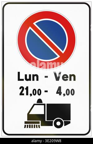 Straßenschild in Italien verwendet - kein Parken während der Straßenreinigung montags bis freitags von 21:00 bis 16:00 Uhr. Stockfoto