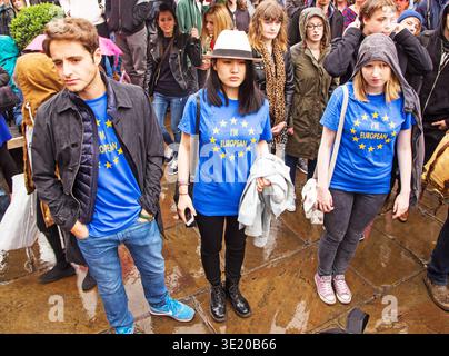 2. Juli 2016 Pro-EU-Rallye St Helen's Square, York, England 3 Pro-EU-Anhänger tragen T-Shirts mit dem Slogan I’m European bei der York Pro EU-Rallye Stockfoto