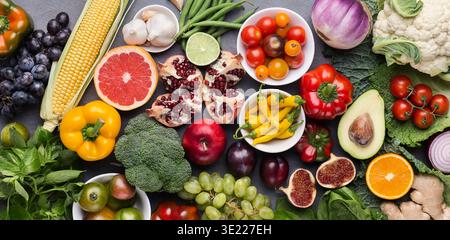 Verschiedene frische reife Früchte und Gemüse Hintergrund Stockfoto