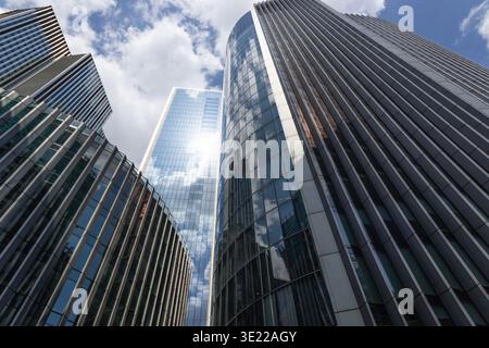 Wolkenkratzer und Glasarchitektur im Finanzviertel der Innenstadt Stockfoto