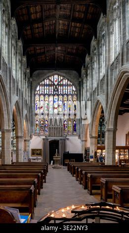 Innenansicht der Holy Trinity Church - die Stiftskirche der Heiligen und Ungeteilten, Altstadt, Stratford-upon-Avon, Warwickshire, England, UK Stockfoto