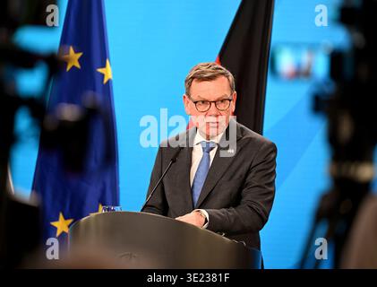 Berlin, Deutschland. März 2026. Außenminister Johann Wadephul (CDU) spricht auf einer Pressekonferenz mit seinem französischen Amtskollegen Barrot. Quelle: Lilli Förter/dpa/Alamy Live News Stockfoto