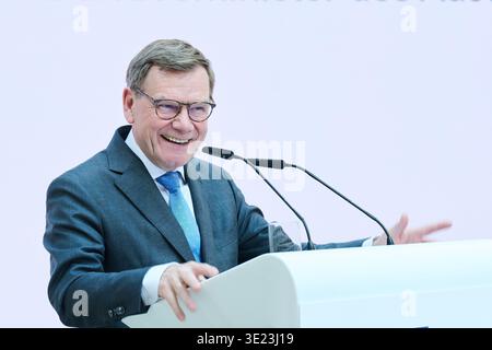 Berlin, Deutschland. März 2026. Bundesaußenminister Johann Wadephul (CDU) spricht während der Gedenkfeier zum 10. Todestag des FDP-Politikers Guido Westerwelle. Annette Riedl/dpa/Alamy Live News Stockfoto