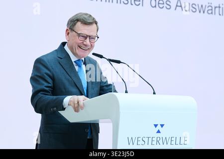 Berlin, Deutschland. März 2026. Bundesaußenminister Johann Wadephul (CDU) spricht während der Gedenkfeier zum 10. Todestag des FDP-Politikers Guido Westerwelle. Annette Riedl/dpa/Alamy Live News Stockfoto