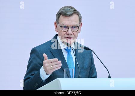 Berlin, Deutschland. März 2026. Bundesaußenminister Johann Wadephul (CDU) spricht während der Gedenkfeier zum 10. Todestag des FDP-Politikers Guido Westerwelle. Annette Riedl/dpa/Alamy Live News Stockfoto
