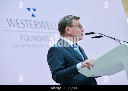 Berlin, Deutschland. März 2026. Bundesaußenminister Johann Wadephul (CDU) spricht während der Gedenkfeier zum 10. Todestag des FDP-Politikers Guido Westerwelle. Annette Riedl/dpa/Alamy Live News Stockfoto