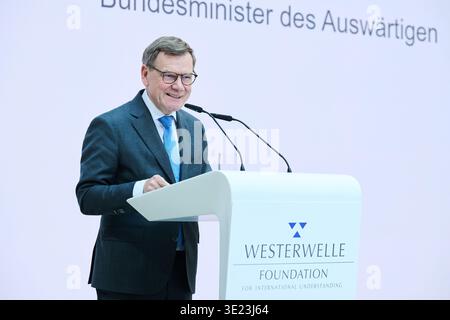 Berlin, Deutschland. März 2026. Bundesaußenminister Johann Wadephul (CDU) spricht während der Gedenkfeier zum 10. Todestag des FDP-Politikers Guido Westerwelle. Annette Riedl/dpa/Alamy Live News Stockfoto