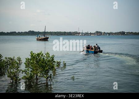 Touristen verlassen Wasini Island, Kenia Stockfoto
