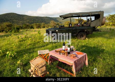 Sundowner Drinks in Ololasurai Conservancy, Greater Maasai Mara, Kenia Stockfoto