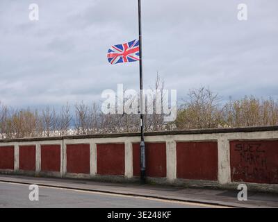 Eine union-Jack-Flagge hängt an einem Lampenpfosten in Ha Stockfoto