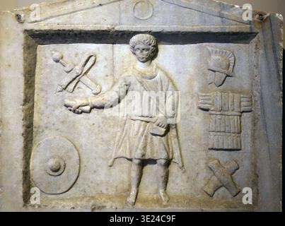 Grabstele des Legionärs Severius Acceptus diente bei der achten Augusta-Legion. Marmor. Türkei. Stockfoto