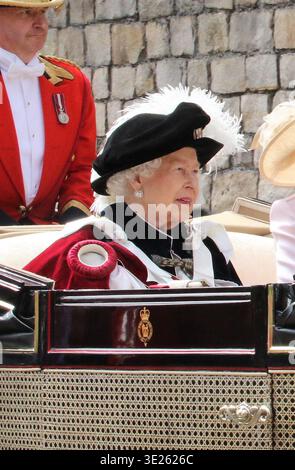 KÖNIGIN ELISABETH II. NIMMT 2019 AN DEM ORDEN DES GARTERS TEIL Stockfoto