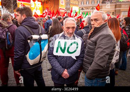 Rom, Rm, Italien. März 2026. Tausende nahmen an der Abschlussveranstaltung der Kampagne zur Volksabstimmung teil, um GEGEN die von der Regierung Meloni vorgeschlagene Änderung mehrerer Artikel der italienischen Verfassung zu stimmen, die zu einer Reform der Justiz führen sollte. Die Veranstaltung auf der Piazza del Popolo wurde von der CGIL union organisiert und fand die Teilnahme von Oppositionsparteiführern statt. (Kreditbild: © Marco Di Gianvito/ZUMA Press Wire) NUR REDAKTIONELLE VERWENDUNG! Nicht für kommerzielle ZWECKE! Stockfoto