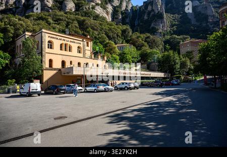 Monistrol de Montserrat, Spanien – 03. Juni 2024: Erkundung der Seilbahn und des Bahnhofs Montserrat Stockfoto