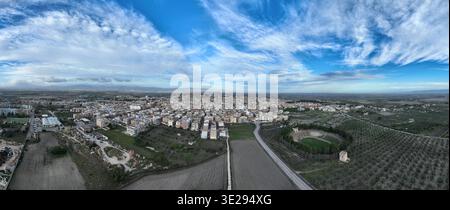 Luftaufnahme der Stadt Luzern und des römischen Amphitheaters in Apulien Italien Stockfoto