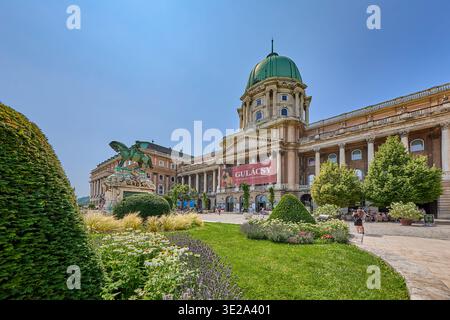 Reiterstatue von Prinz Eugen von Savoyen vor der Ungarischen Nationalgalerie, Skulptur von Jozsef Rona ( 1939 ) Budapest, Ungarn Stockfoto