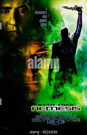 Star Trek Nemesis (2002) von Stuart Baird mit Patrick Stewart, Jonathan Frakes und Brent Spiner. Picard stellt sich seinem Klon Shinzon gegenüber, einem Schurken-Klon, der die Erde mit einer Thalaron-Waffe des Reman-kontrollierten Scimitar zerstören will. Data opfert sich, um das Unternehmen zu retten. Foto eines Original-Posters aus dem Jahr 2002 (USA), das NUR FÜR REDAKTIONELLE ZWECKE VERWENDET WIRD. Quelle: BFA / Paramount Pictures Stockfoto