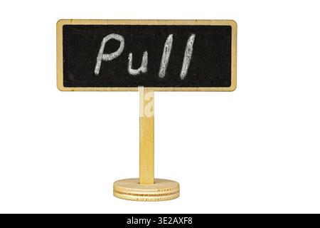 Miniatur-Tafelschild aus Holz mit handgeschriebenem weißem Kreidetext, isoliert auf einem sauberen weißen Hintergrund mit Kopierraum, perfekt für Stockfoto