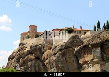 Agia Triada Meteora Griechenland August 2024 Ostorthodoxes Kloster auf abgelegenen Klippen, UNESCO-Stätte in Griechenland Stockfoto