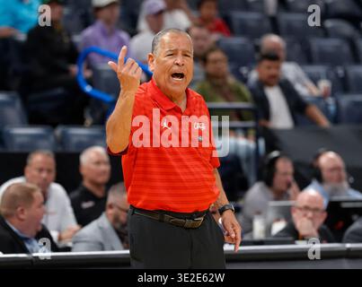 Oklahoma City, Oklahoma, USA. März 2026. Houstons Cheftrainer KELVIN SAMPSON beim NCAA Men's Basketball Tournament First Round Spiel zwischen den Houston Cougars und den Idaho Vandalen am 19. März 2026 in Oklahoma City, Oklahoma. Houston gewann 78:47. (Kreditbild: © Scott Coleman/ZUMA Press Wire) NUR REDAKTIONELLE VERWENDUNG! Nicht für kommerzielle ZWECKE! Stockfoto