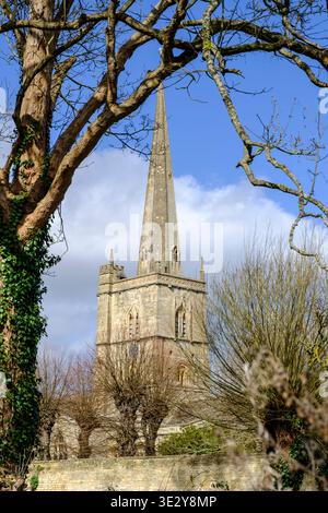 Burford, eine Marktort in Cotswold in Oxfordshire, Großbritannien, St John the Baptist Church Anglican Stockfoto
