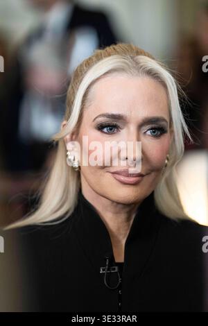 Erica Jayne, ein Star der Real Housewives Franchise, fotografiert im Lincoln Room des United States Capitol in Washington, DC, USA, während sie an Medieninterviews im Rahmen von „Housewives on the Hill“ teilnimmt, einem Tag der Fürsprache, der sich auf die Erweiterung des Zugangs zur HIV-Prävention und -Behandlung konzentriert 2026. Foto von Andrew Thomas / CNP/ABACAPRESS.COM für NY Post (RESTRICTION: NO Daily Mail. KEINE New York oder New Jersey Zeitungen oder Zeitungen im Umkreis von 75 Meilen um New York City.) Stockfoto