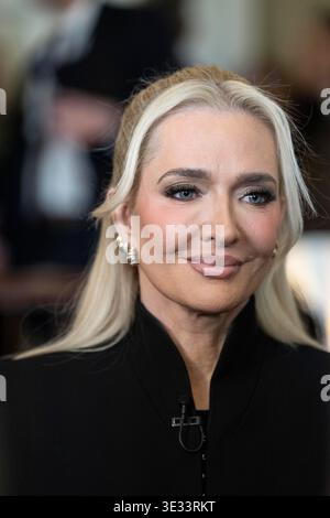 Erica Jayne, ein Star der Real Housewives Franchise, fotografiert im Lincoln Room des United States Capitol in Washington, DC, USA, während sie an Medieninterviews im Rahmen von „Housewives on the Hill“ teilnimmt, einem Advocacy-Tag, an dem der Zugang zur HIV-Prävention und -Behandlung am Mittwoch, den 18. März 2026, erweitert werden soll.Credit: Andrew Thomas / CNP/SIPA USA for NY Post (RESTRICTION: NO Daily Mail). KEINE New York oder New Jersey Zeitungen oder Zeitungen im Umkreis von 75 Meilen um New York City.) Stockfoto