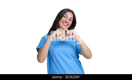 Frau, die Herzgeste bildet, mit lächelnden Fingern, die Liebe zum Ausdruck bringen Stockfoto