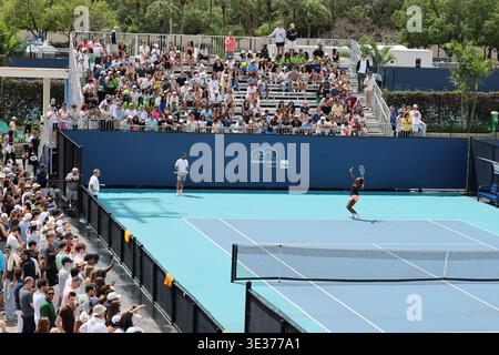 MIAMI GARDENS, FLORIDA - 20. MÄRZ: Coco Gauff aus den Vereinigten Staaten übt am 4. Tag der Miami Open im Hard Rock Stadium am 20. März 2026 in Miami Gardens, Florida. Leute: Coco Gauff Stockfoto