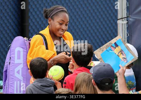 MIAMI GARDENS, FLORIDA - 20. MÄRZ: Coco Gauff aus den Vereinigten Staaten übt am 4. Tag der Miami Open im Hard Rock Stadium am 20. März 2026 in Miami Gardens, Florida. Leute: Coco Gauff Stockfoto