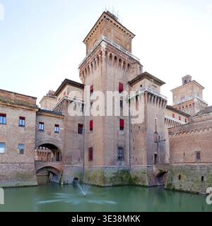 Graben und Castello Estense in Ferrara, Italien Stockfoto