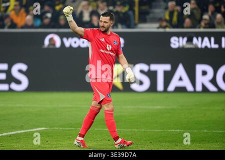 Dortmund. März 2026. Torwart Daniel Heuer Fernandes (Hamburg) beim Spiel der 1. Bundesliga - Borussia Dortmund vs. Hamburger SV (Endstand 3:2) am 21.3.2026 im Signal Iduna Park in Dortmund Torhüter Daniel Heuer Fernandes (Hamburg) während des Bundesliga-Spiels - Borussia Dortmund vs. Hamburger SV (Ergebnis 3:2) am 21. März 2026 im Signal Iduna Park in Dortmund Credit: Ralph Metzger/Alamy Live News Stockfoto