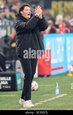 Dortmund. März 2026. Merlin Polzin, der Trainer (Hamburg) beim Spiel der 1. Bundesliga - Borussia Dortmund vs. Hamburger SV (Endstand 3:2) am 21.3.2026 im Signal Iduna Park in Dortmund Merlin Polzin, der Trainer (Hamburg) beim Bundesliga-Spiel - Borussia Dortmund vs Hamburger SV (Ergebnis 3:2) am 21. März 2026 im Signal Iduna Park in Dortmund Credit: Ralph Metzger/Alamy Live News Stockfoto