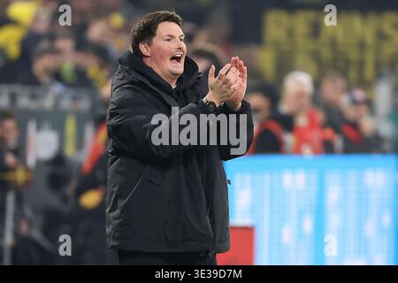 Dortmund. März 2026. Merlin Polzin, der Trainer (Hamburg) beim Spiel der 1. Bundesliga - Borussia Dortmund vs. Hamburger SV (Endstand 3:2) am 21.3.2026 im Signal Iduna Park in Dortmund Merlin Polzin, der Trainer (Hamburg) beim Bundesliga-Spiel - Borussia Dortmund vs Hamburger SV (Ergebnis 3:2) am 21. März 2026 im Signal Iduna Park in Dortmund Credit: Ralph Metzger/Alamy Live News Stockfoto