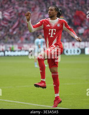 München, Deutschland. März 2026. Serge Gnabry vom FC Bayern München feiert beim Fußball-Spiel der ersten Bundesliga zwischen dem FC Bayern München und dem 1. FC Union Berlin in München, Deutschland, 21. März 2026. Quelle: Philippe Ruiz/Xinhua/Alamy Live News Stockfoto