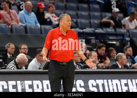 Oklahoma City, Oklahoma, USA. März 2026. Houston-Cheftrainer KELVIN SAMPSON reagiert beim NCAA Men's Basketball Tournament Second Round Spiel zwischen den Houston Cougars und den Texas A&M Aggies am 21. März 2026 in Oklahoma City, Oklahoma. Houston gewann 88:57. (Kreditbild: © Scott Coleman/ZUMA Press Wire) NUR REDAKTIONELLE VERWENDUNG! Nicht für kommerzielle ZWECKE! Stockfoto