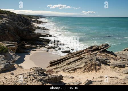 Felsiges Ufer auf dem Whale Trail, de Hoop Nature Reserve, Südafrika Stockfoto