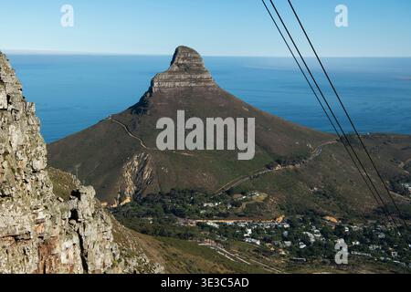 Lion's Head vom Tafelberg aus gesehen, Kapstadt, Südafrika Stockfoto
